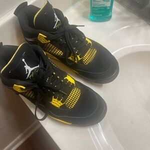 Jordan 4 retro thunder